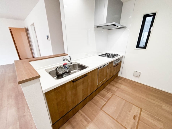 横浜市南区中里４丁目　新築一戸建て