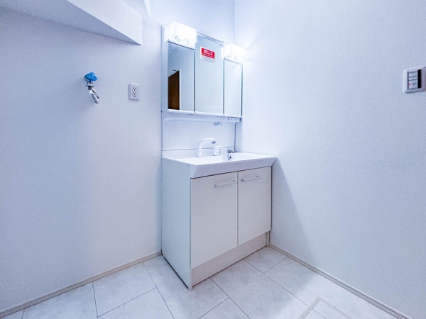 横浜市南区中里４丁目　新築一戸建て