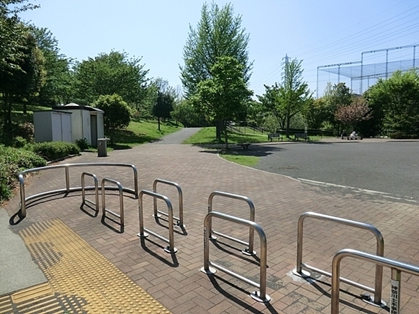 峰沢団地5号棟(片倉うさぎ山公園)