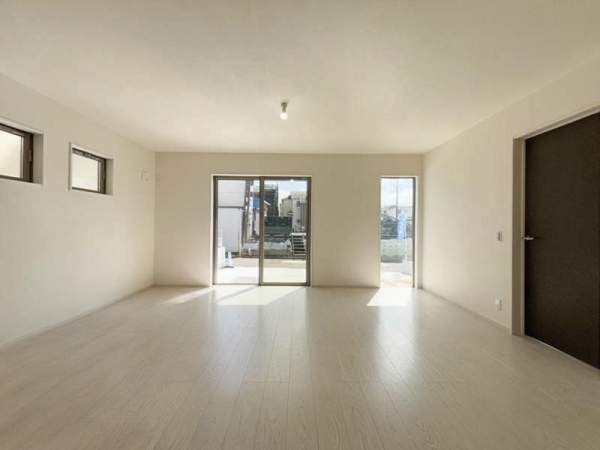 藤沢市西富2丁目 新築一戸建て(リビング)