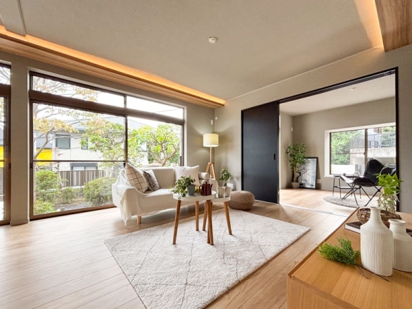 横浜市都筑区東山田町の中古一戸建て(リビング)