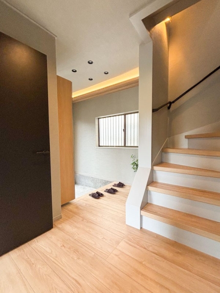 横浜市都筑区東山田町の中古一戸建て(玄関)