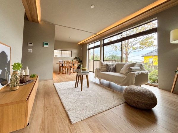 横浜市都筑区東山田町の中古一戸建て(リビング)