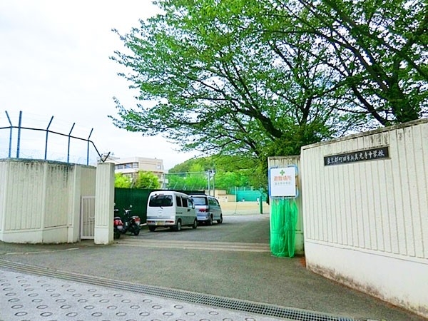 町田市鶴川4丁目 新築一戸建て(町田市立真光寺中学校)