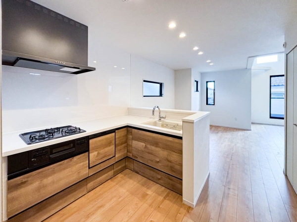 川崎市幸区古市場２丁目　新築一戸建て