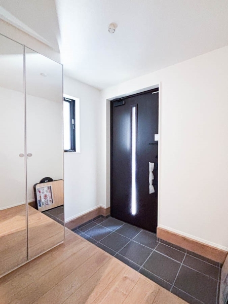 横浜市鶴見区駒岡4丁目 新築一戸建て(玄関)