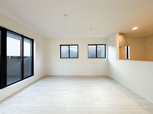 横浜市神奈川区六角橋４丁目　新築一戸建て