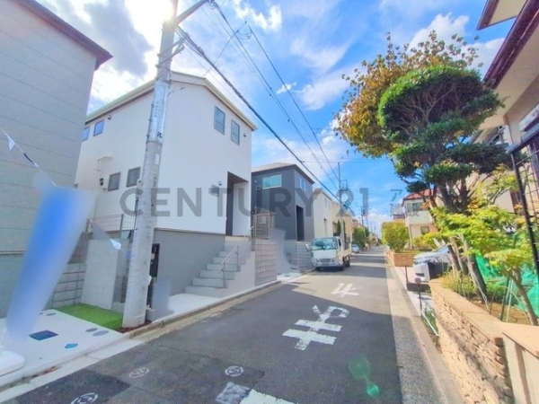 横浜市南区別所中里台　新築一戸建て