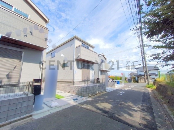 横浜市南区別所中里台　新築一戸建て