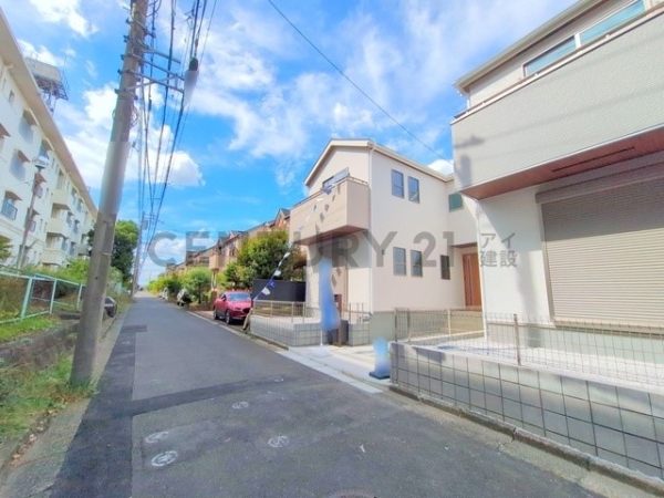 横浜市南区別所中里台　新築一戸建て