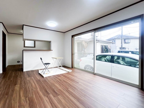 横浜市戸塚区汲沢6丁目の中古一戸建て(リビング)