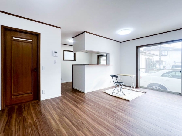 横浜市戸塚区汲沢6丁目の中古一戸建て(リビング)