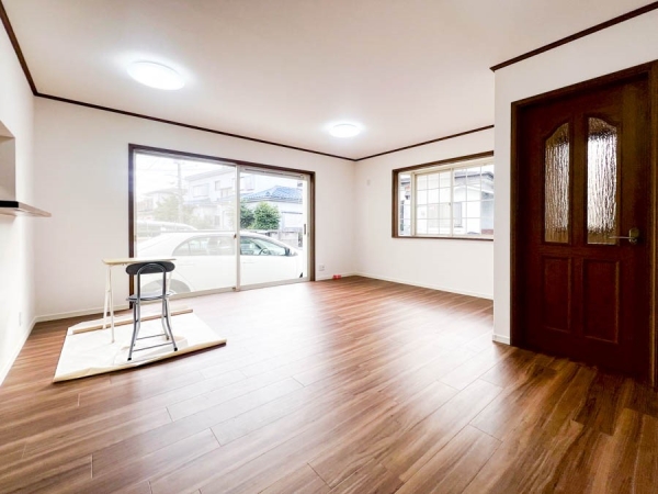 横浜市戸塚区汲沢6丁目の中古一戸建て(リビング)