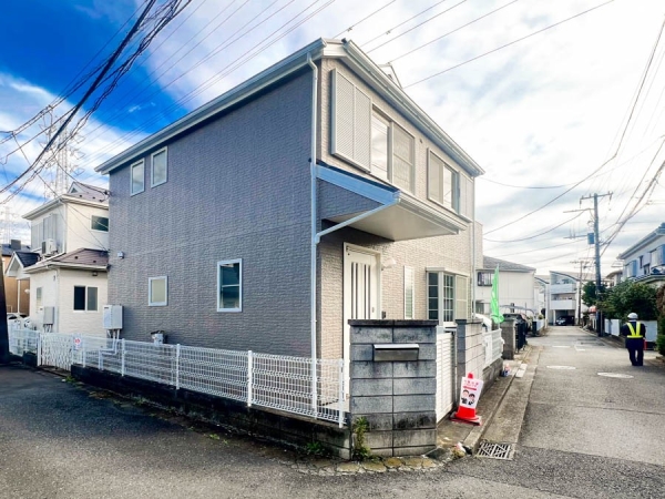 横浜市戸塚区汲沢6丁目の中古一戸建て(前面道路含む現地写真)