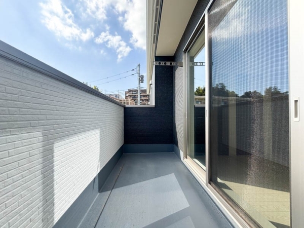 藤沢市石川 新築一戸建て(バルコニー)