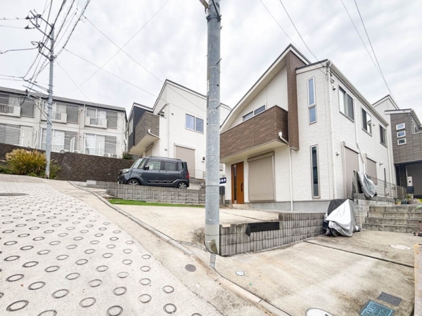 横浜市神奈川区三ツ沢中町　中古一戸建て