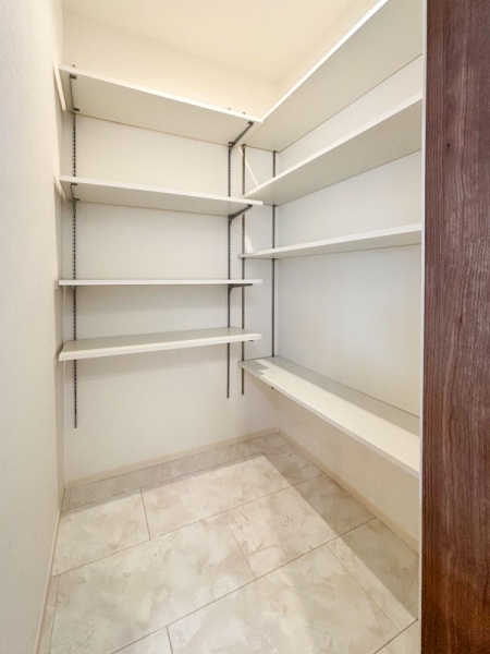 横浜市青葉区美しが丘4丁目 新築一戸建て(収納)