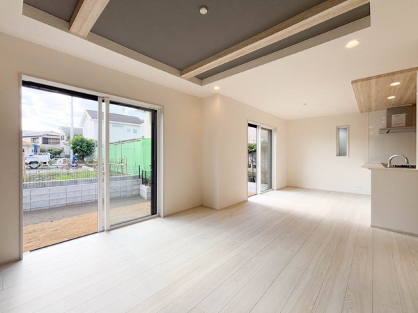 藤沢市本藤沢2丁目 新築一戸建て(リビング)