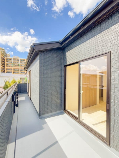 藤沢市本藤沢2丁目 新築一戸建て(バルコニー)