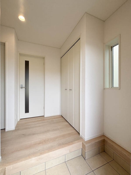 横浜市旭区市沢町 新築一戸建て(玄関)