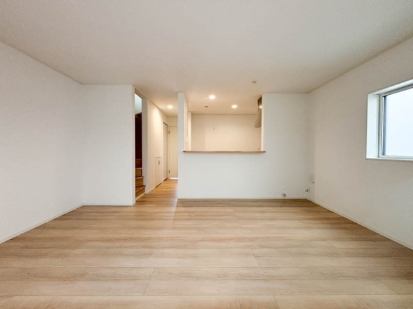 横浜市旭区市沢町 新築一戸建て(リビング)