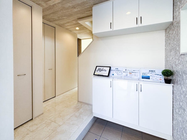 横浜市港北区下田町3丁目 新築一戸建て(玄関)