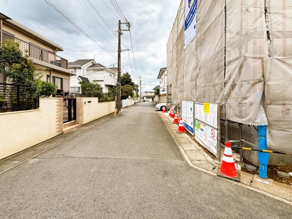 川崎市宮前区菅生6丁目 新築一戸建て(前面道路含む現地写真)