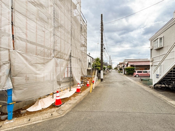 川崎市宮前区菅生6丁目 新築一戸建て(前面道路含む現地写真)