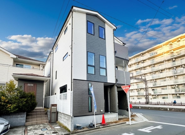 藤沢市湘南台４丁目　新築一戸建て