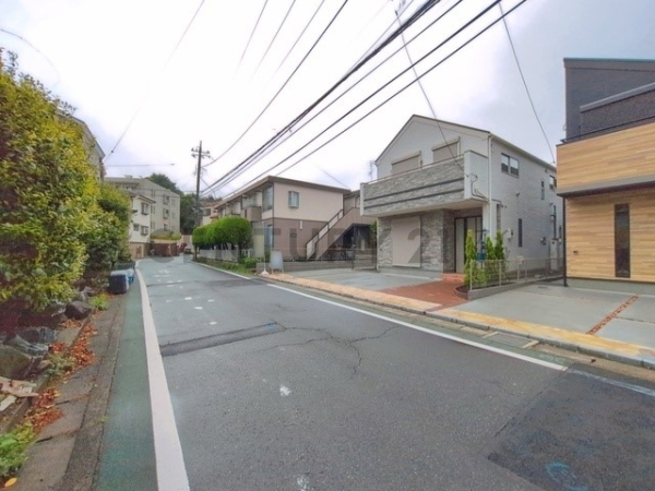 川崎市宮前区馬絹１丁目　新築一戸建て