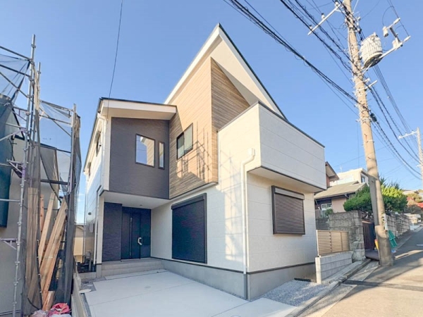 横浜市神奈川区三枚町　新築一戸建て