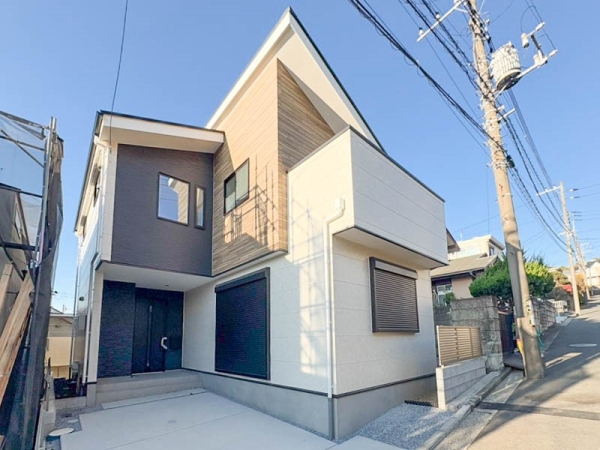 横浜市神奈川区三枚町　新築一戸建て