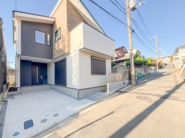 横浜市神奈川区三枚町　新築一戸建て