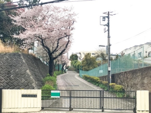 横浜市港南区芹が谷３丁目の中古一戸建て(横浜市立芹が谷中学校)