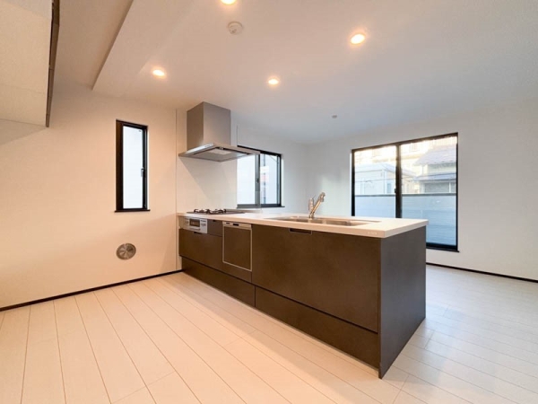 横浜市鶴見区生麦３丁目　新築一戸建て