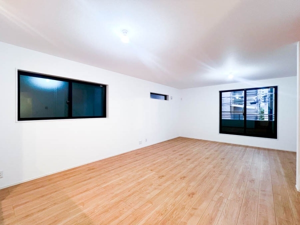 横浜市西区浅間町４丁目　新築一戸建て