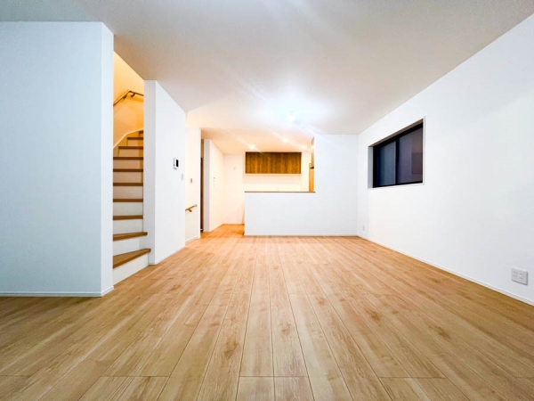 横浜市西区浅間町４丁目　新築一戸建て