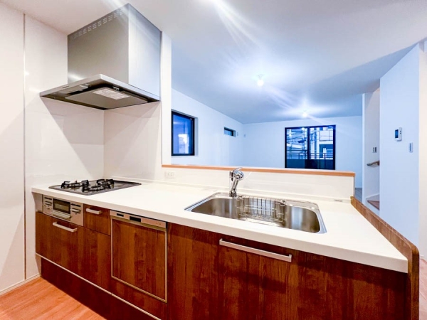 横浜市西区浅間町４丁目　新築一戸建て