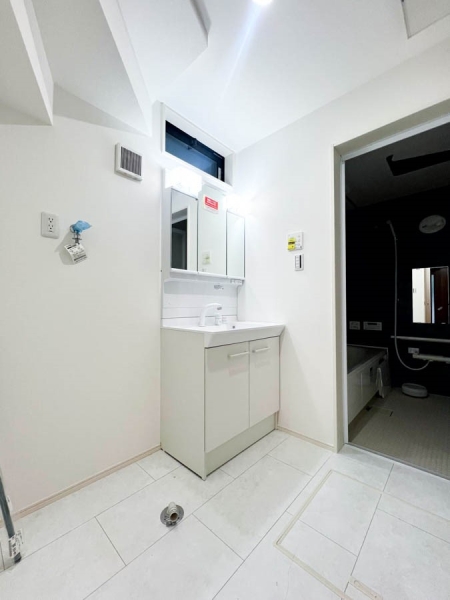 横浜市西区浅間町４丁目　新築一戸建て