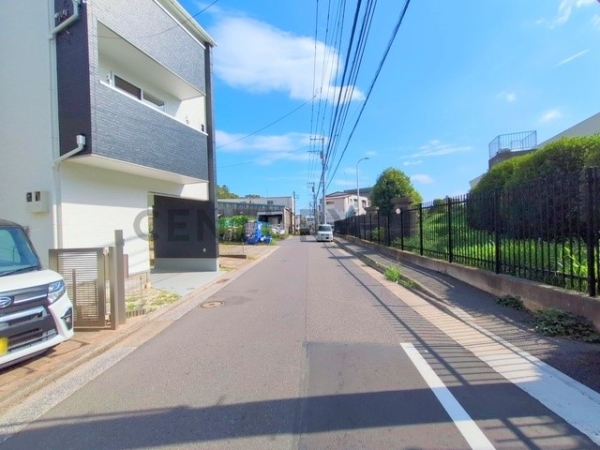 横浜市都筑区佐江戸町の中古一戸建て(前面道路含む現地写真)