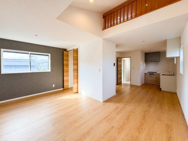 藤沢市羽鳥4丁目 新築一戸建て(リビング)