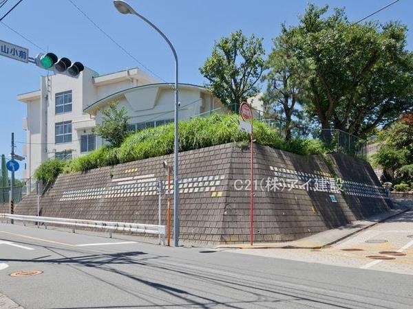 横浜市港南区港南３丁目の中古一戸建て(横浜市立相武山小学校)