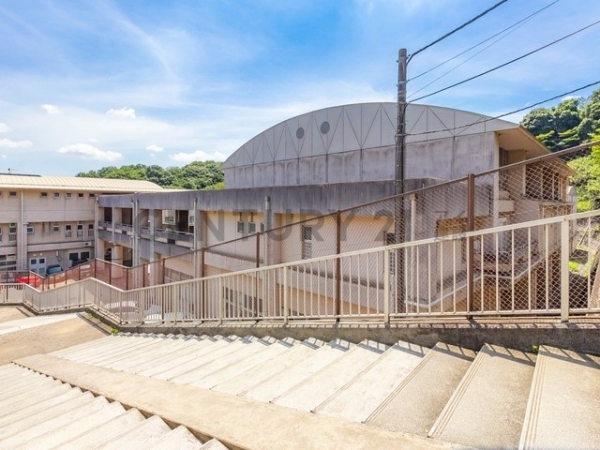 横浜市緑区寺山町　新築一戸建て(横浜市立中山中学校)