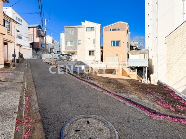 横浜市西区境之谷　新築一戸建て