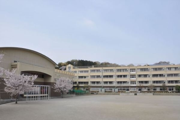 川崎市麻生区片平４丁目の中古一戸建て(川崎市立柿生小学校)