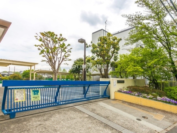 川崎市麻生区片平４丁目の中古一戸建て(川崎市立白鳥中学校)