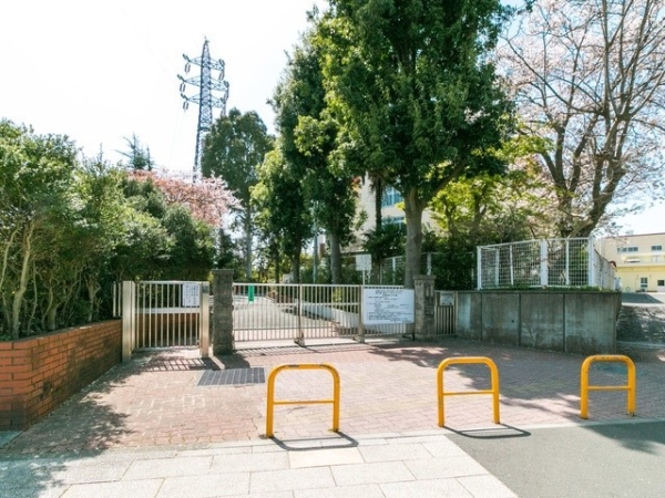 横浜市旭区川島町の中古一戸建て(横浜市立鶴ケ峯小学校)