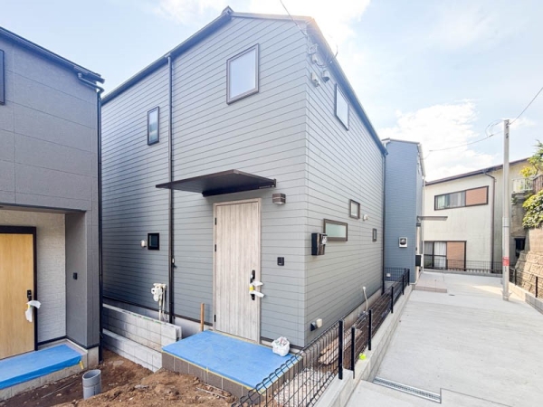 横浜市南区六ツ川２丁目　新築一戸建て