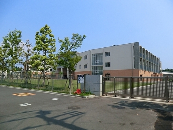 藤沢市石川２丁目　新築一戸建て(藤沢市立六会中学校)
