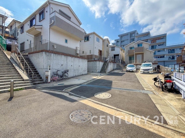 横浜市南区別所中里台の中古一戸建て
